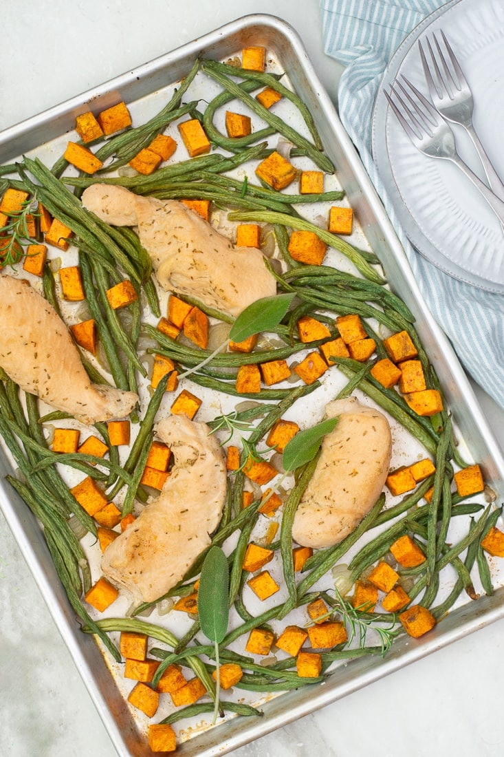 Easy sheet pan turkey dinner that is a great healthy weeknight meal that is whole30, Paleo, gluten free, dairy free and refined sugar free. All the flavors of Thanksgiving that can be easily meal prepped! #whole30 #paleo #thanksgiving #turkey #healthydinner