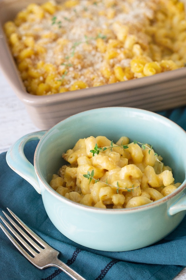 Creamy Butternut Squash Baked Mac and Cheese is a low calorie version of traditional mac and cheese. This makes a great additional to your Thanksgiving or Christmas meal and can easily be made gluten free! #glutenfree #butternutsquash #comfortfood #macandcheese #fallrecipe #autumnrecipe #lowcalorie