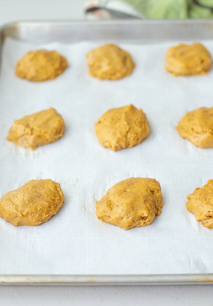 Pumpkin cookies - smoothing out the dough before baking