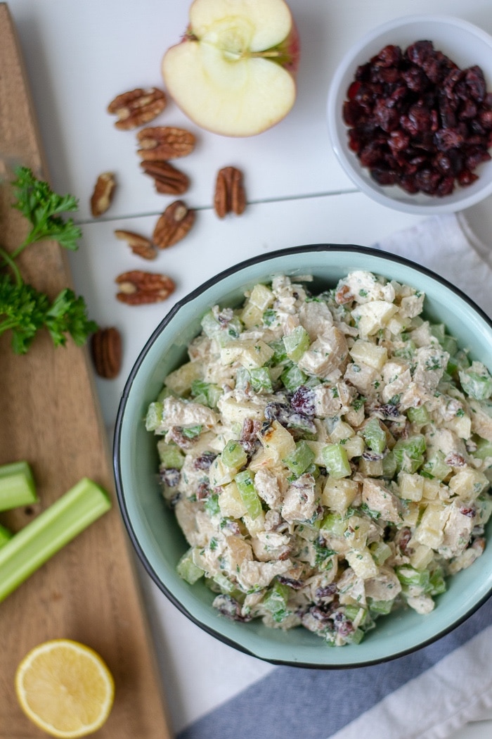 Quick and easy lunch recipe Apple Cranberry Chicken salad is a no mayo chicken salad with greek yogurt. This high protein recipe makes a great no heat meal prep lunch! #mealprep #chickenrecipe