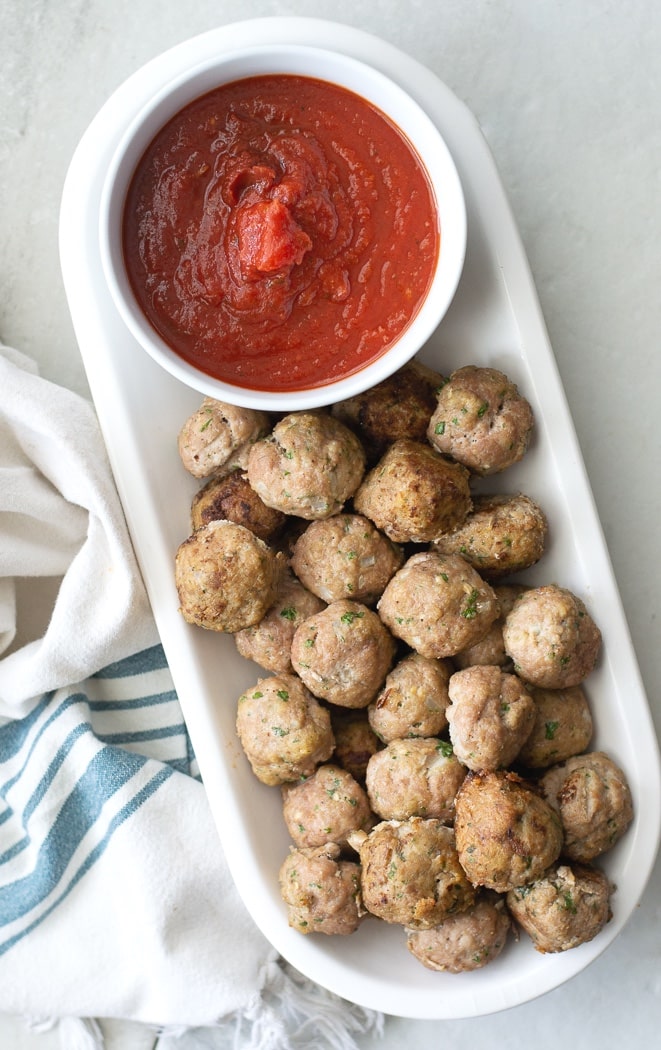Healthy baked Whole30 Turkey Meatballs is an awesome recipe to have on hand for meal prepped lunches, dinners, and even appetizers for company. These are made without breadcrumbs, so bake an extra batch to freeze while you're at it! #turkey #whole30 #paleo