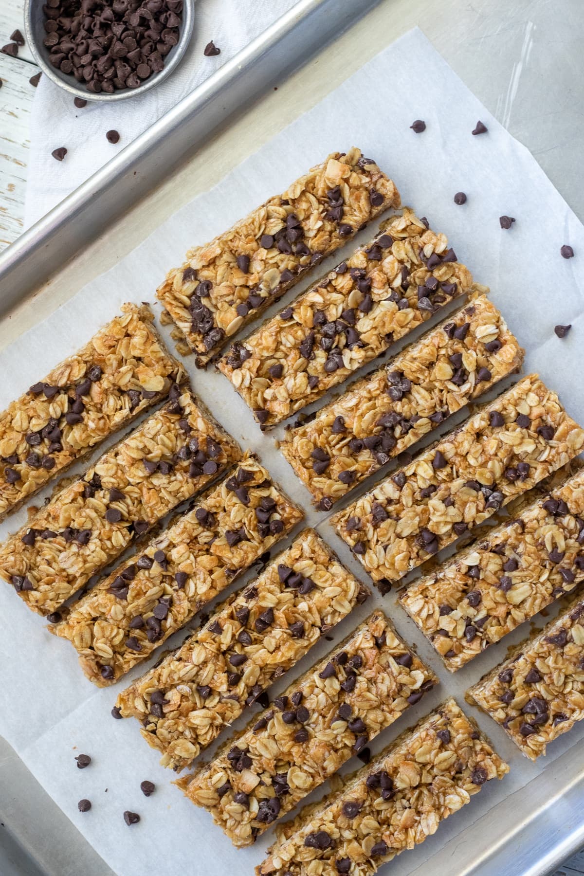 No bake peanut butter chocolate chip  oatmeal bars are made with old fashioned oats and toasted coconut with chocolate chips, honey and peanut butter to make a better version of chewy granola bars. 