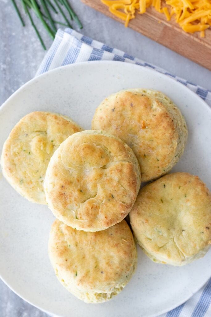 There really isn't anything better than buttery, fluffy homemade biscuits. Unless you want to be extra and throw in some cheddar cheese and fresh chives to make cheddar chive biscuits. Perfect for brunch or with chicken dinners!