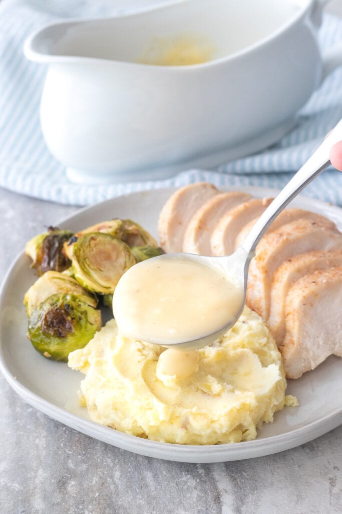 How to liven up your chicken or turkey dinner with homemade chicken gravy. 