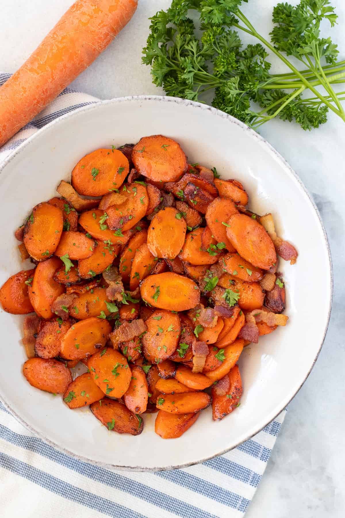 How to sauté carrots with bacon and honey. 